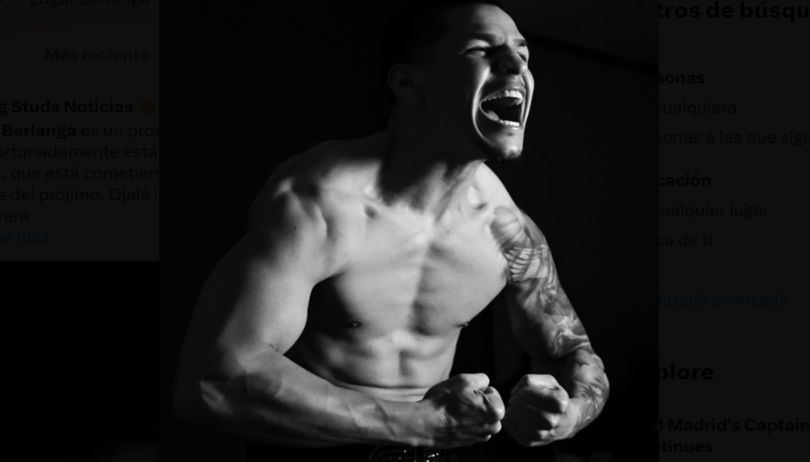 Edgar Berlanga muestra sus músculos en una sesión de fotos.