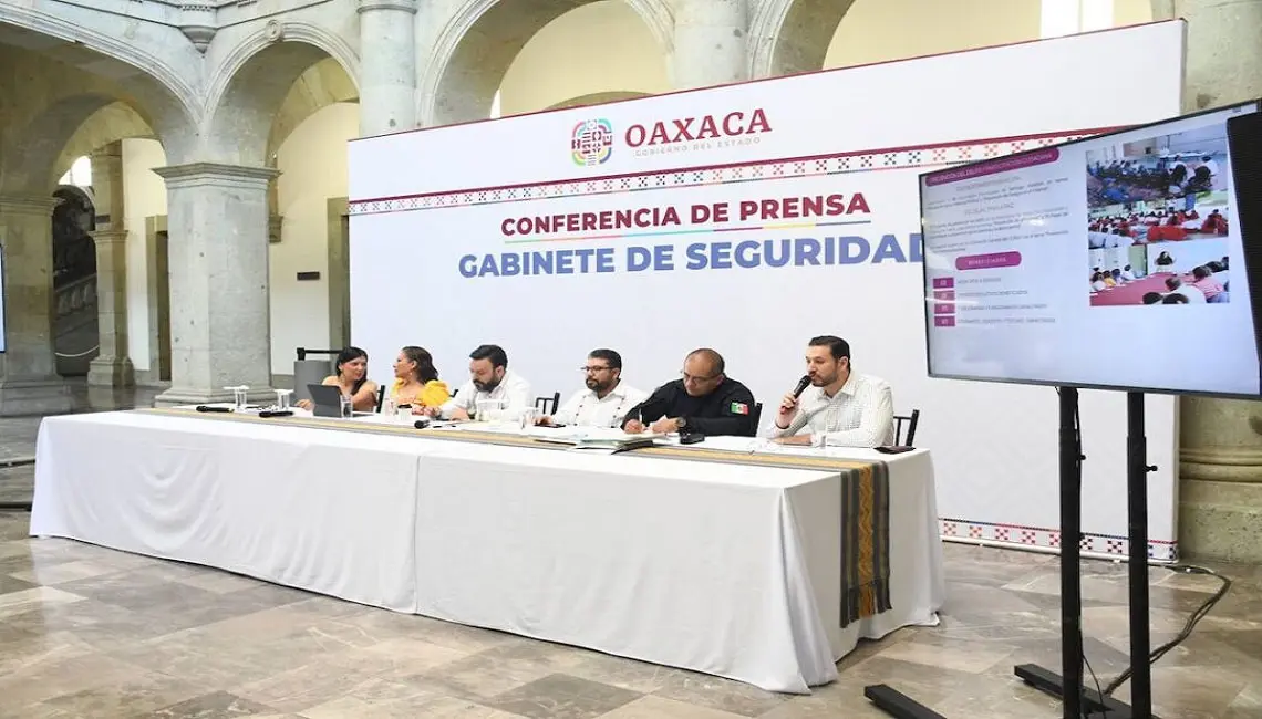 Jesús Romero, en Palacio de Gobierno de Oaxaca en conferencia de prensa.