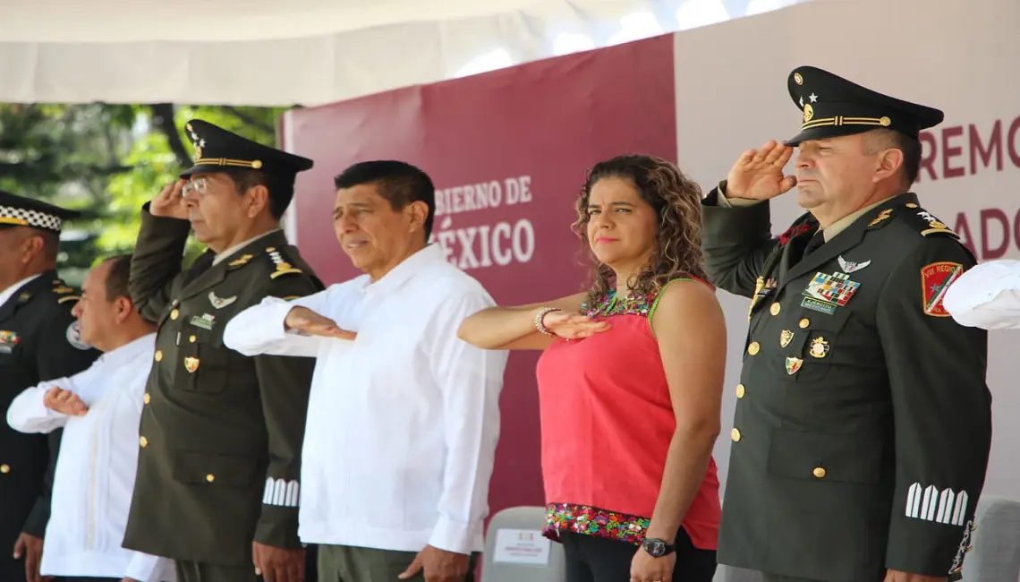 Salomón Jara, gobernador de Oaxaca, y Berenice Ramírez Jiménez, titular del PJEO