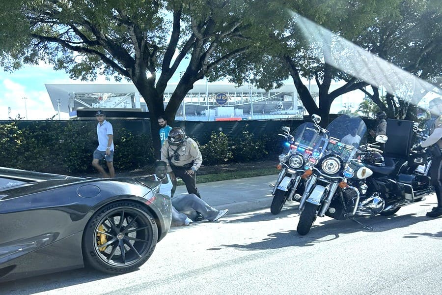 Tyreek Hill, arrestado de camino al Hard Rock Stadium