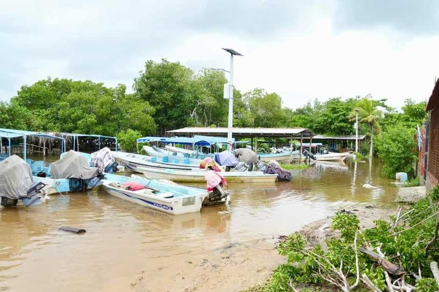 Dañó “John” 153 mil viviendas en Oaxaca y Guerrero