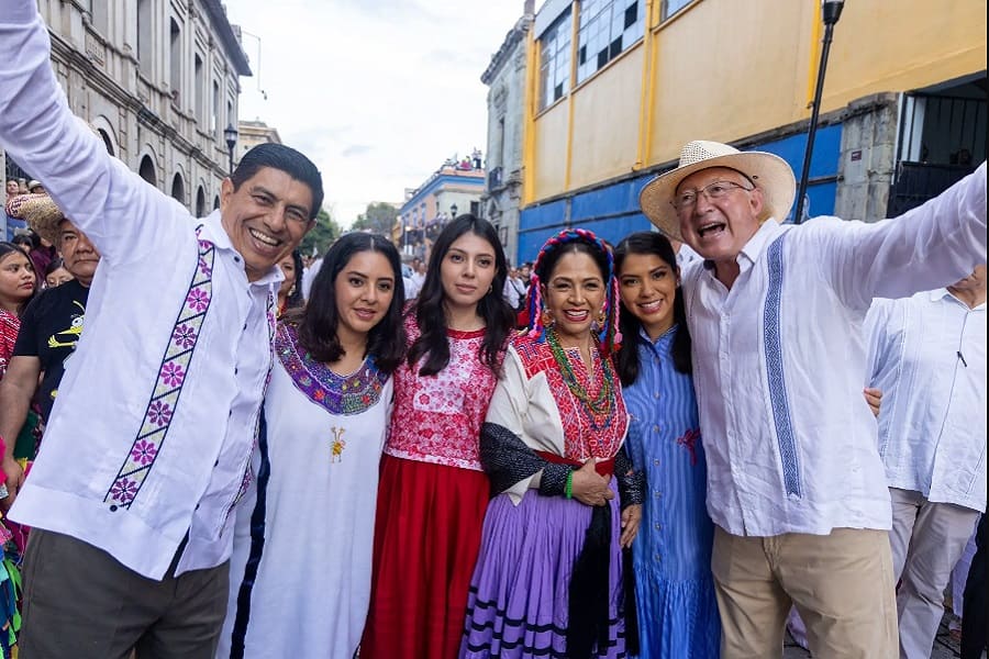 Música, danza, color y alegría, en el Primer Desfile de Delegaciones 2024