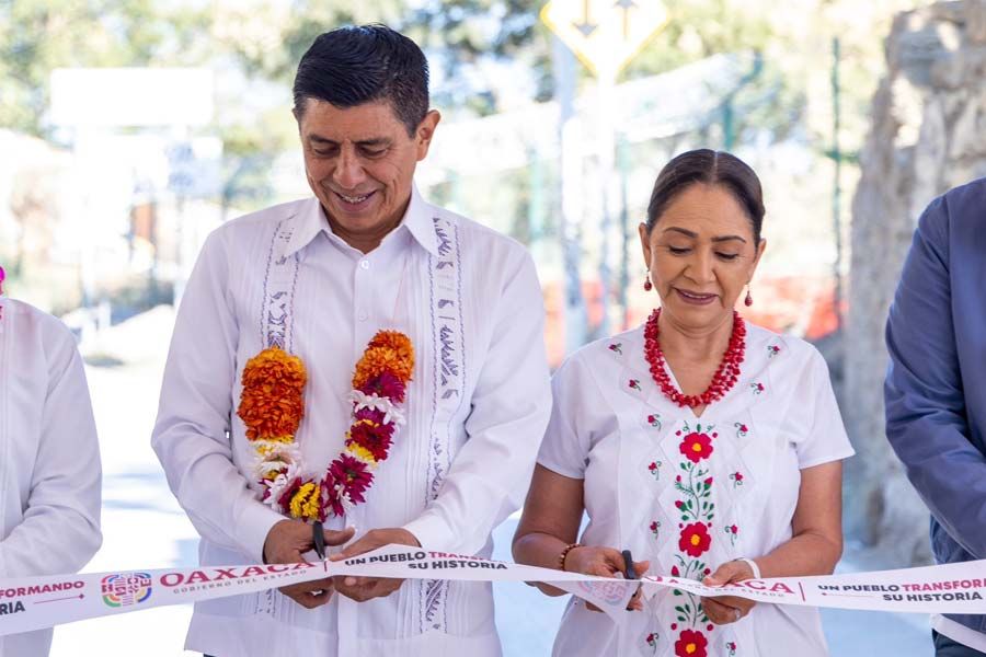 Gobierno de Oaxaca entrega pavimentado el Camino Antiguo a Monte Albán