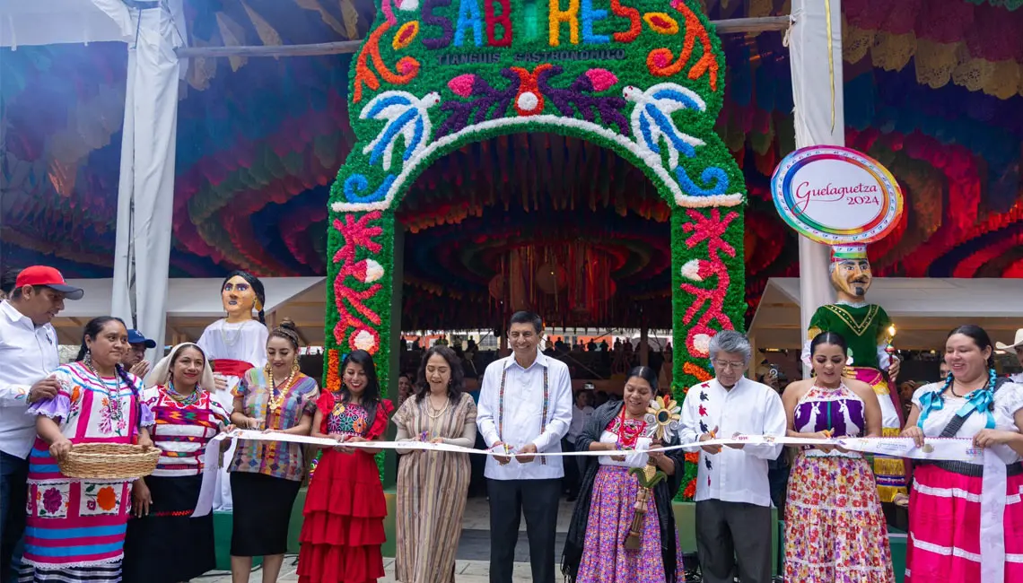 El Gobernador de Oaxaca, Salomón Jara Cruz, inauguró el tianguis gastronómico “Desde mis raíces con sus sabores”