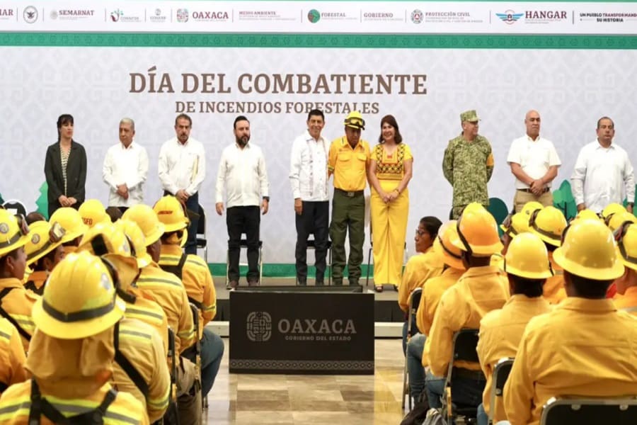 El Gobernador Salomón Jara Cruz en el marco de la celebración del Día Nacional del Combatiente Forestal