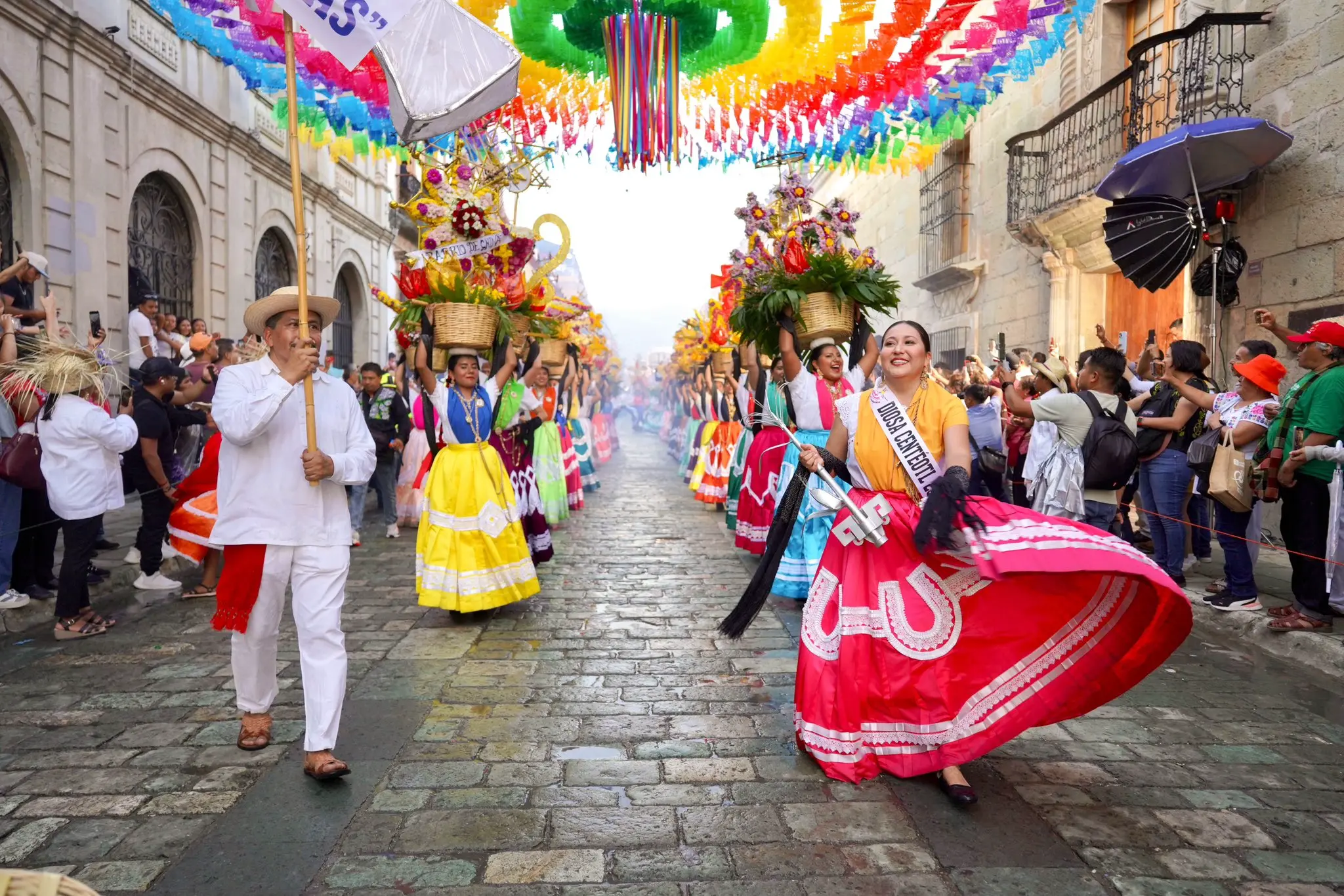 guelaguetza-desfile-4.webp