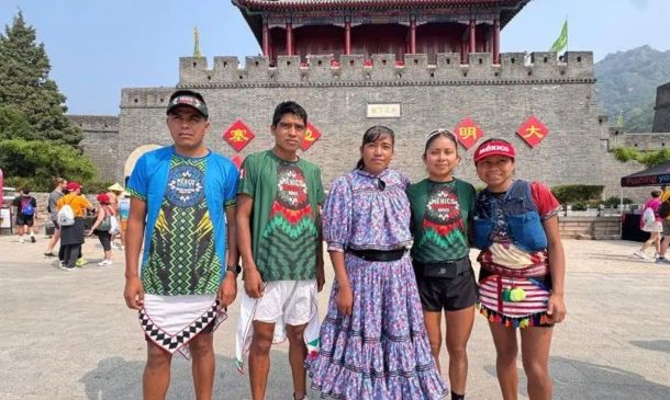 Corredores mixtecos de Oaxaca brillan en el Maratón de la Gran Muralla China