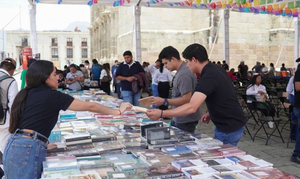Salomón Jara inaugura la Guelaguetza de la Lectura en Oaxaca para promover el hábito de leer