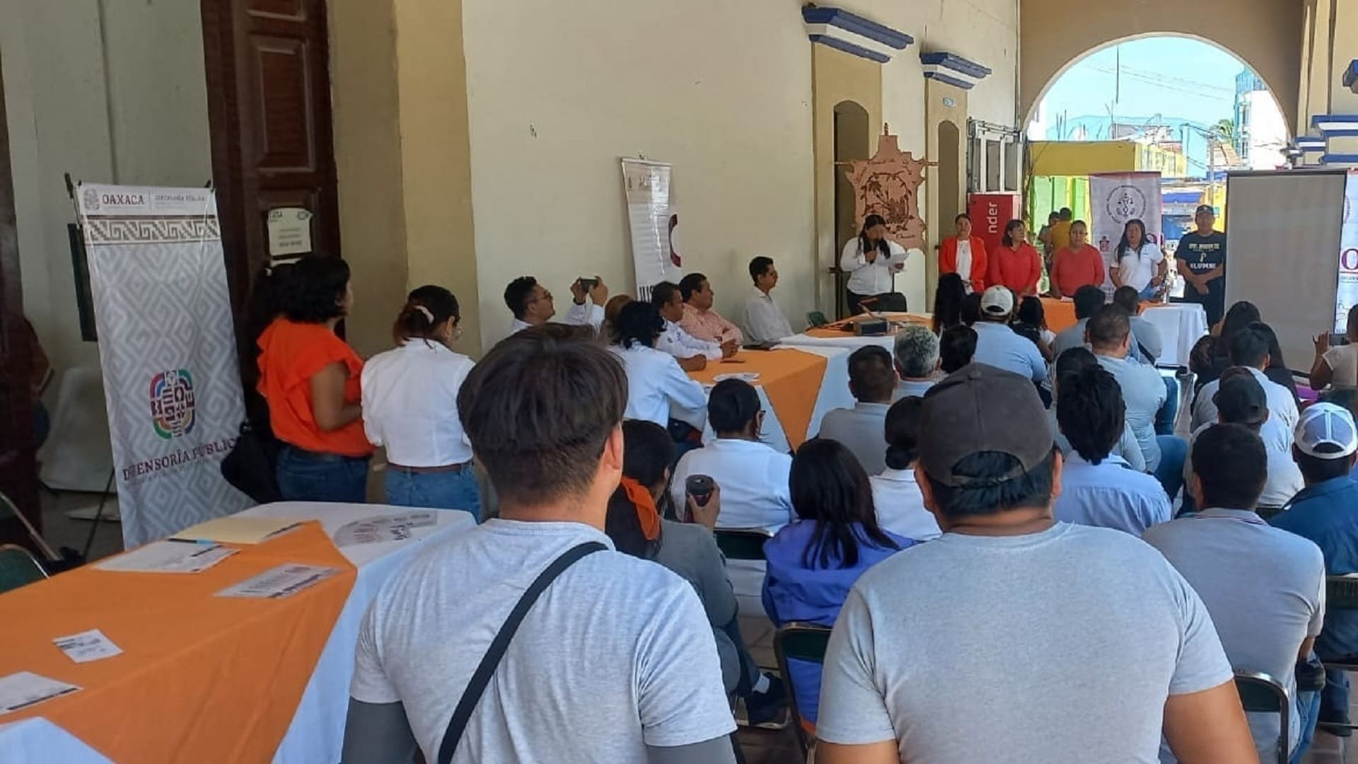 PJEO ofrece orientación en Feria del Día Naranja de Ejutla de Crespo PJEO ofrece orientación en Feria del Día Naranja de Ejutla de Crespo