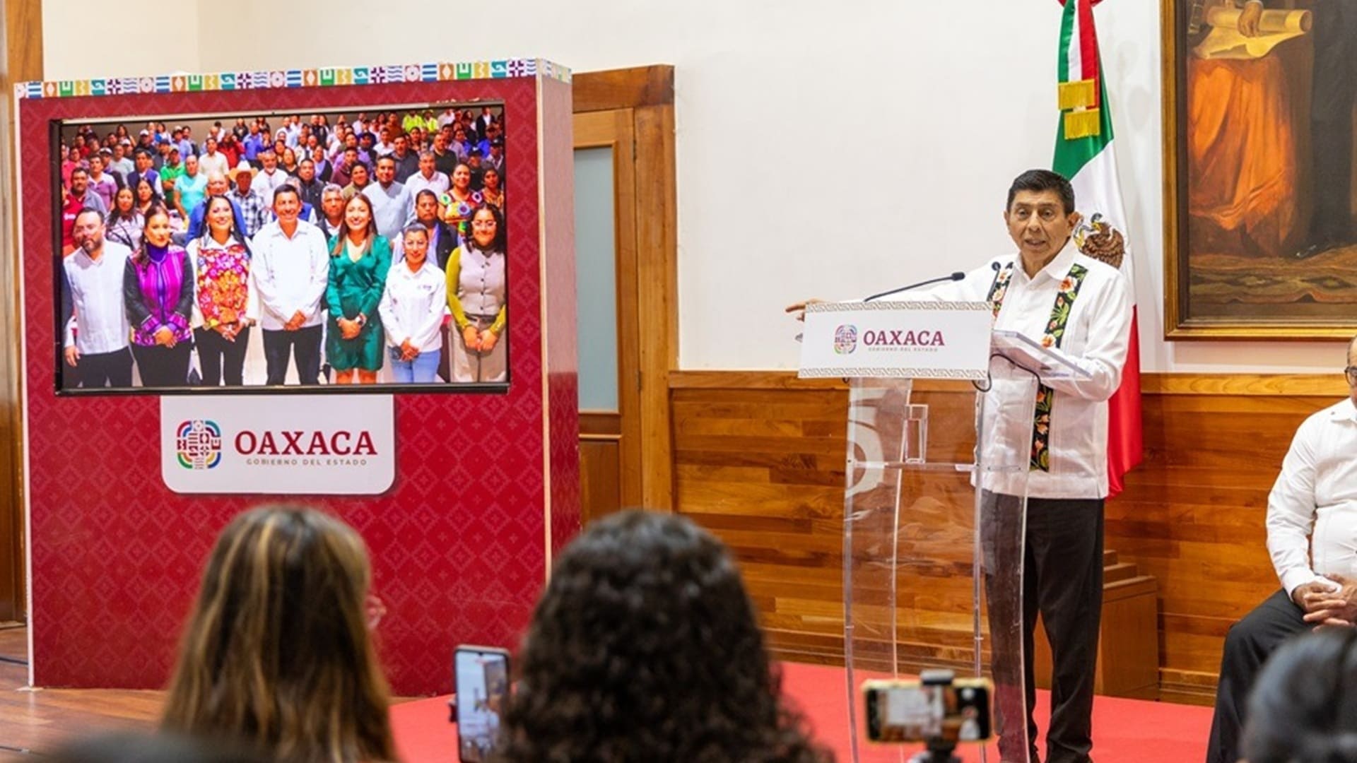 Jara Cruz crea institutos de Fomento a la Lectura y Alfabetización, y de Lenguas Originarias