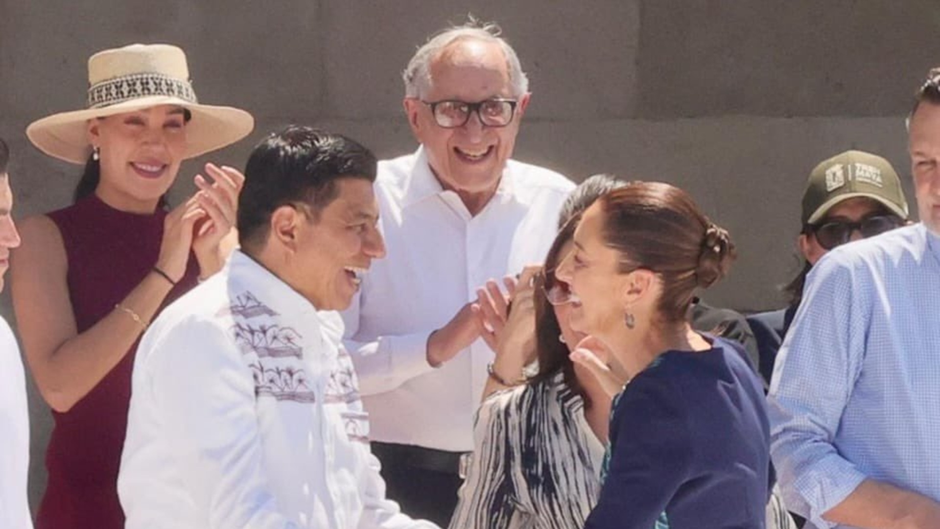 Jara Cruz asiste a la asamblea informativa de la Presidenta de México Jara Cruz asiste a la asamblea informativa de la Presidenta de México