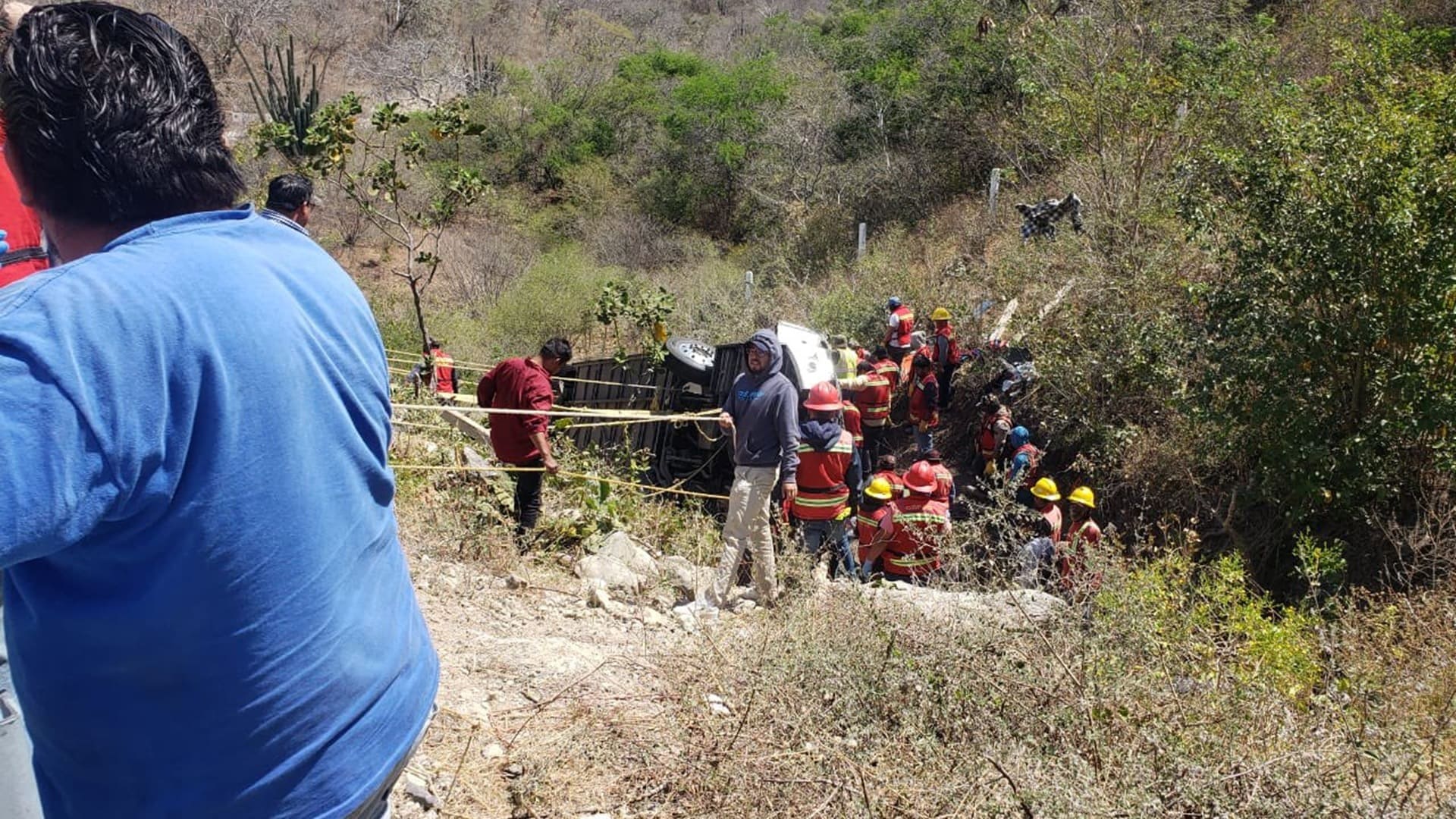 Se eleva saldo de trágica volcadura en Oaxaca: 19 fallecidos y 24 lesionados Se eleva saldo de trágica volcadura en Oaxaca: 19 fallecidos y 24 lesionados