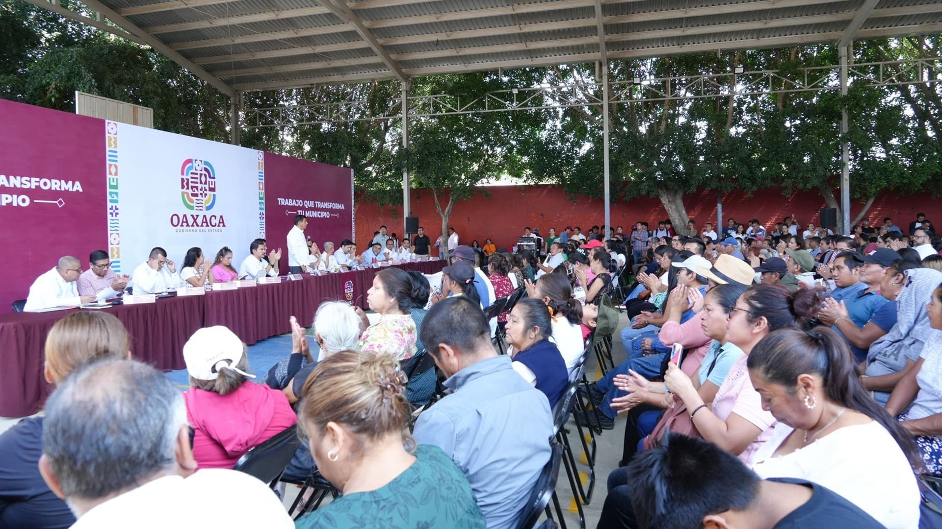 Agencia Donají se beneficia con construcciones en escuelas y espacios públicos