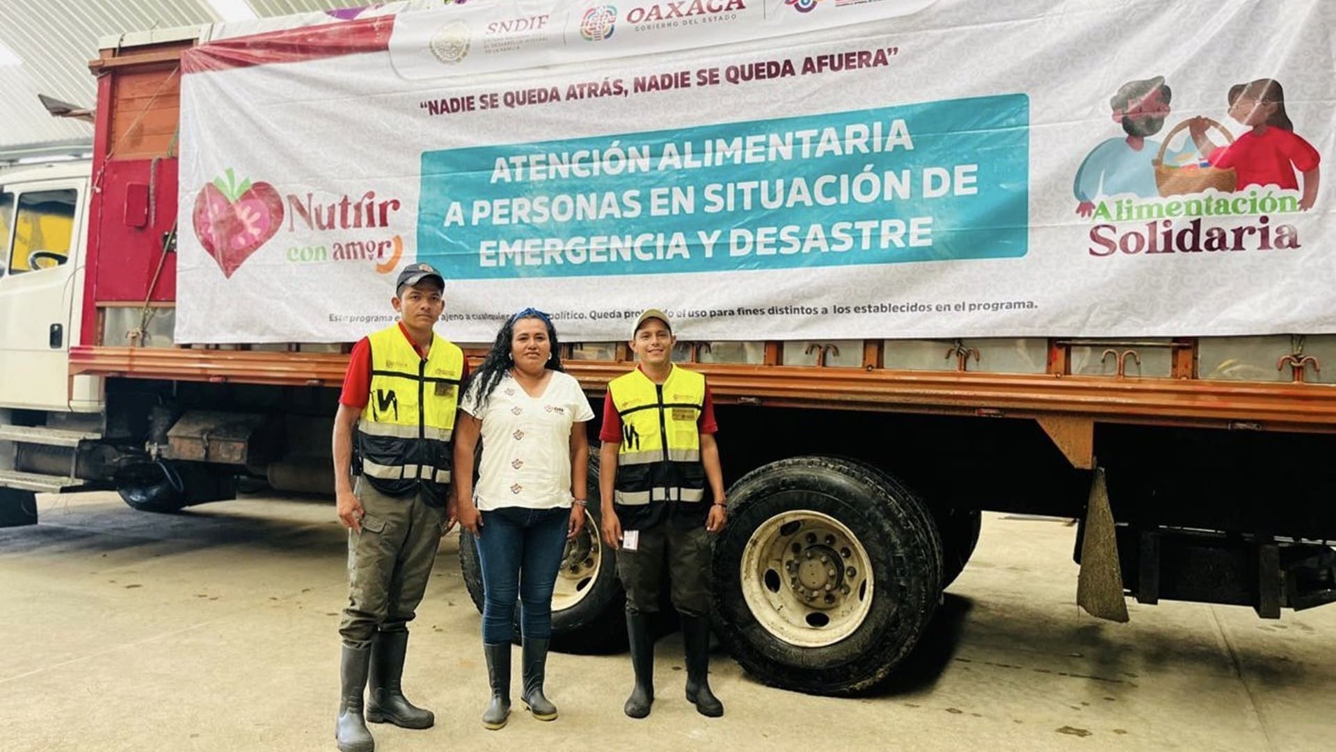 DIF de Oaxaca hace llegar dos cargamentos de ayuda humanitaria a la Costa