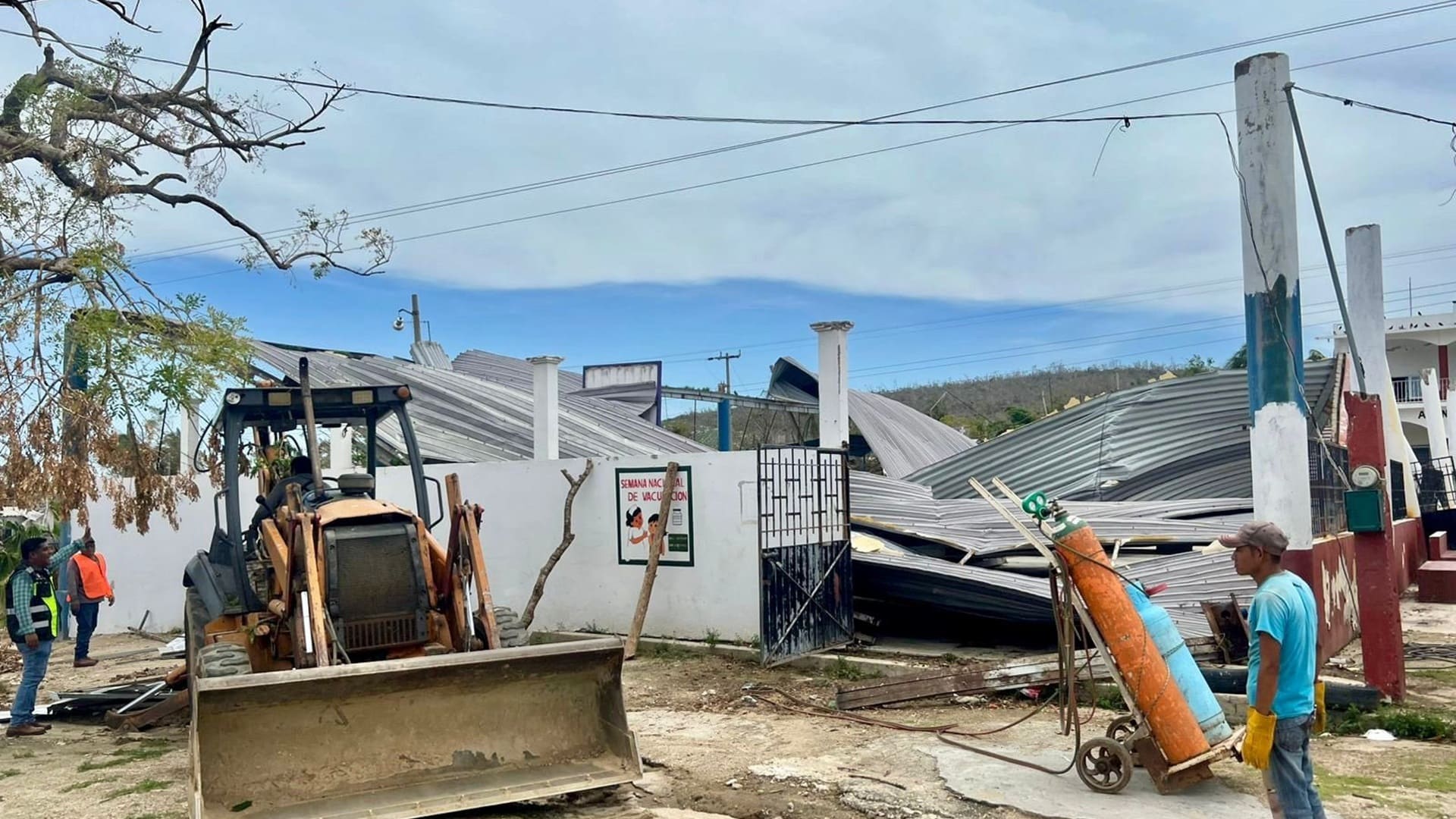 42 comunidades devastadas por huracán Erick reciben atención de Infraestructuras y Comunicaciones 42 comunidades devastadas por huracán Erick reciben atención de Infraestructuras y Comunicaciones