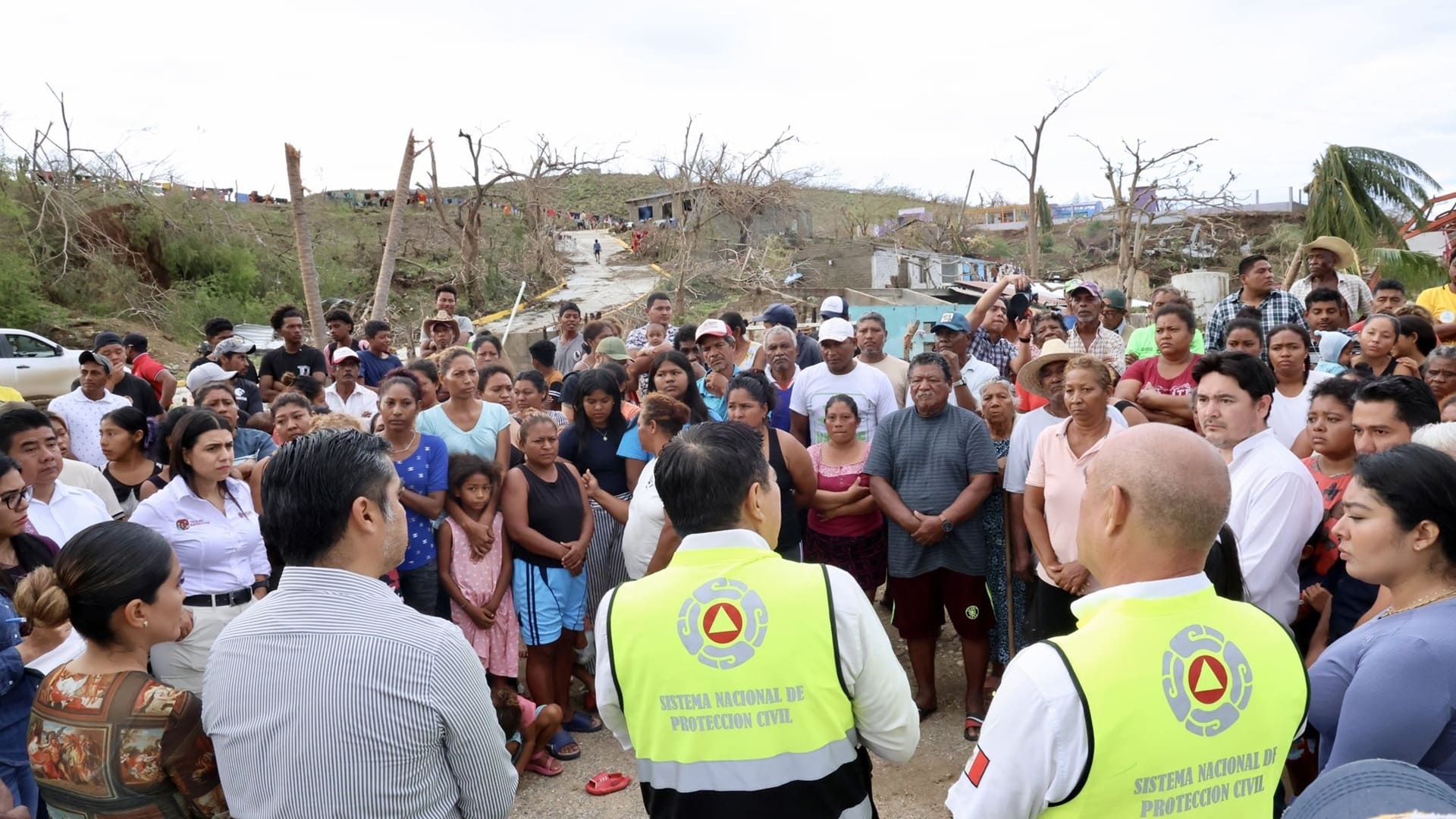“Acá está su gobierno para apoyarlos”; Jara Cruz visita agencias afectadas por Erick en la Costa “Acá está su gobierno para apoyarlos”; Jara Cruz visita agencias afectadas por Erick en la Costa