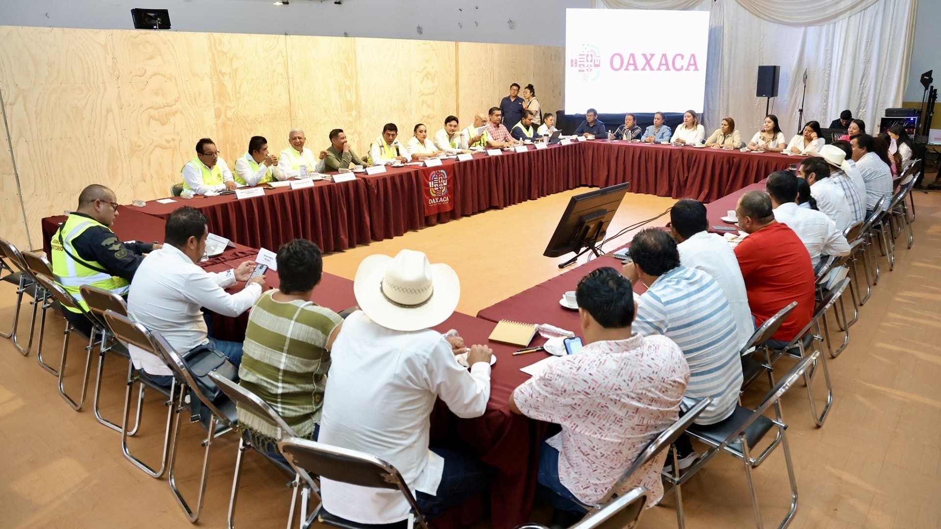 Pinotepa Nacional tendrá Centro Multitarea con helipuerto y albergue permanente