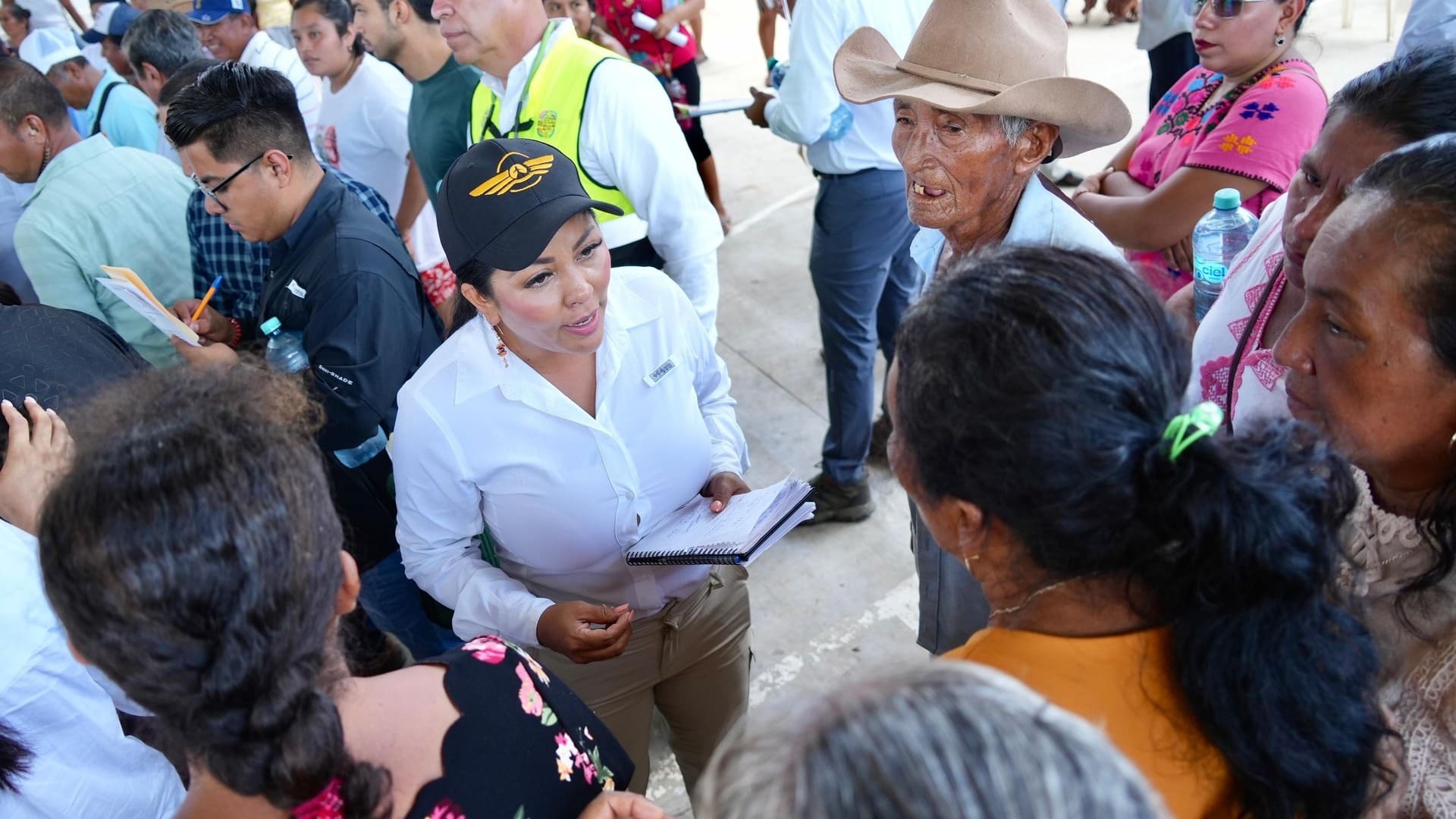 Zona cero de huracán Erick concentra la presencia de funcionarios y políticos