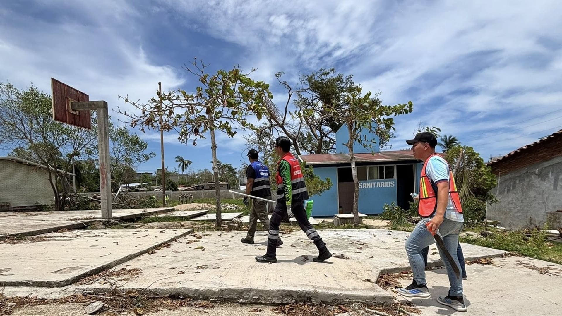 Arranca en Oaxaca reconstrucción de 377 escuelas siniestradas por el huracán Erick Arranca en Oaxaca reconstrucción de 377 escuelas siniestradas por el huracán Erick