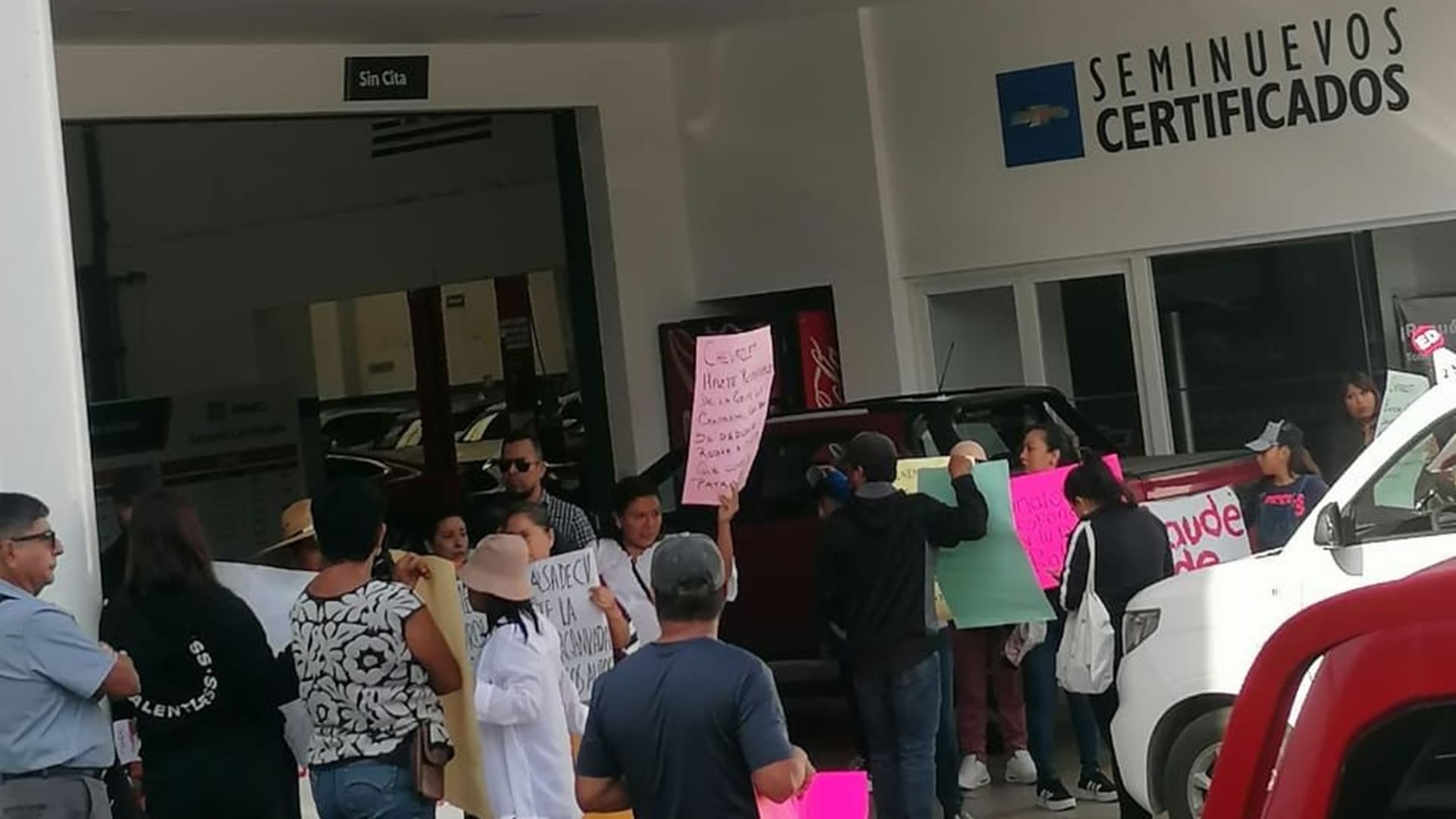 Decenas de clientes de Chevrolet Oaxaca denuncian presunto fraude