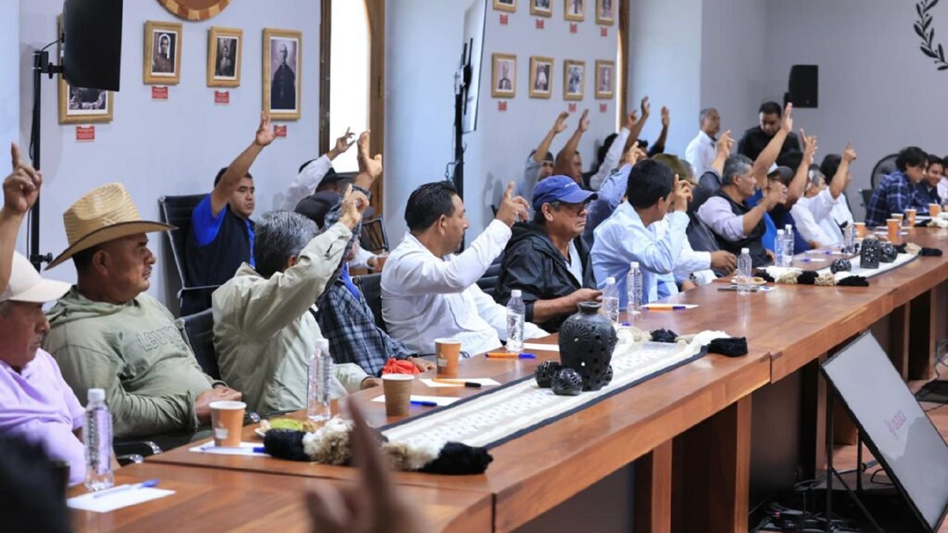 Inician proceso para registro y protección del diseño de huaraches de Yalálag