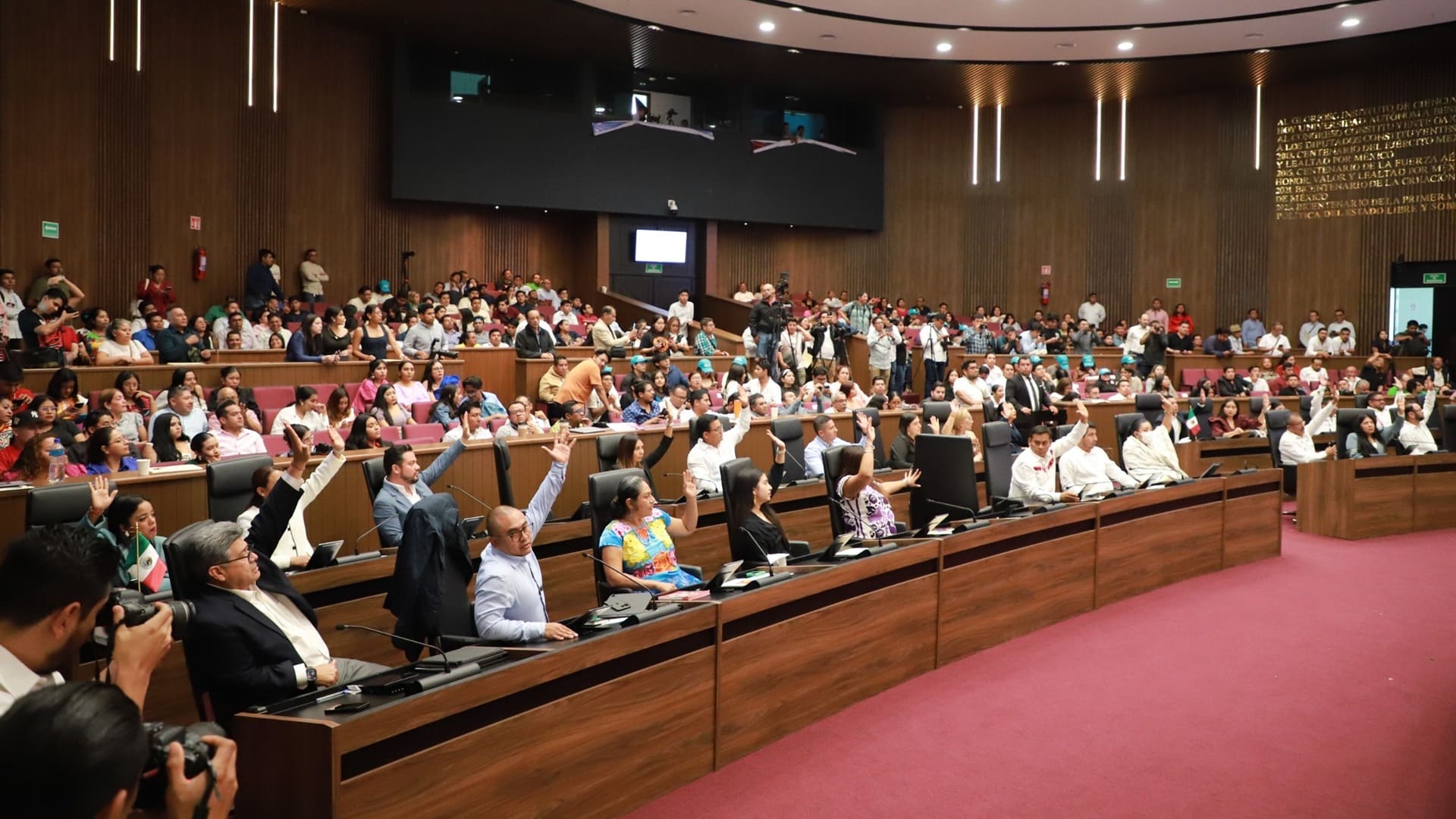 Diputados de Oaxaca aprueban revocación de mandato para el gobernador Salomón Jara Diputados de Oaxaca aprueban revocación de mandato para el gobernador Salomón Jara