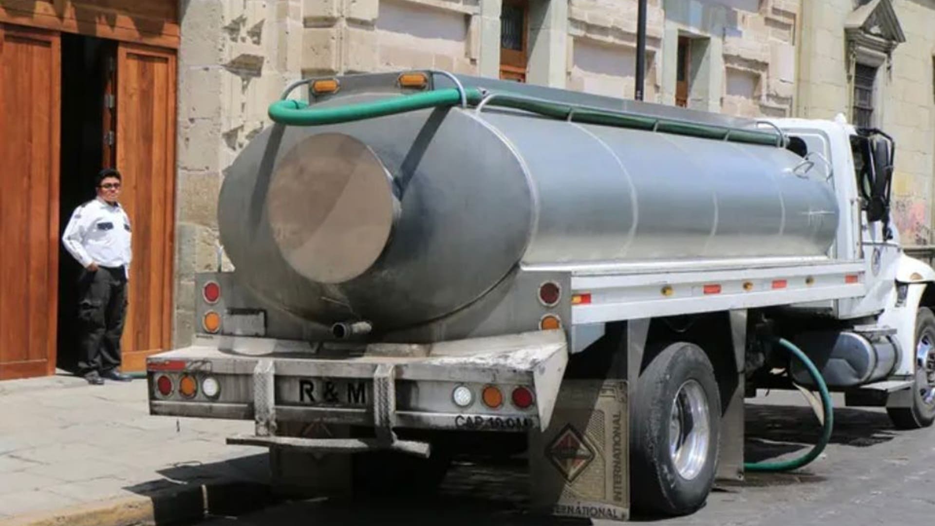 Para prevenir riesgos, Oaxaca limita circulación de pipas tras tragedia en Iztapalapa Para prevenir riesgos, Oaxaca limita circulación de pipas tras tragedia en Iztapalapa