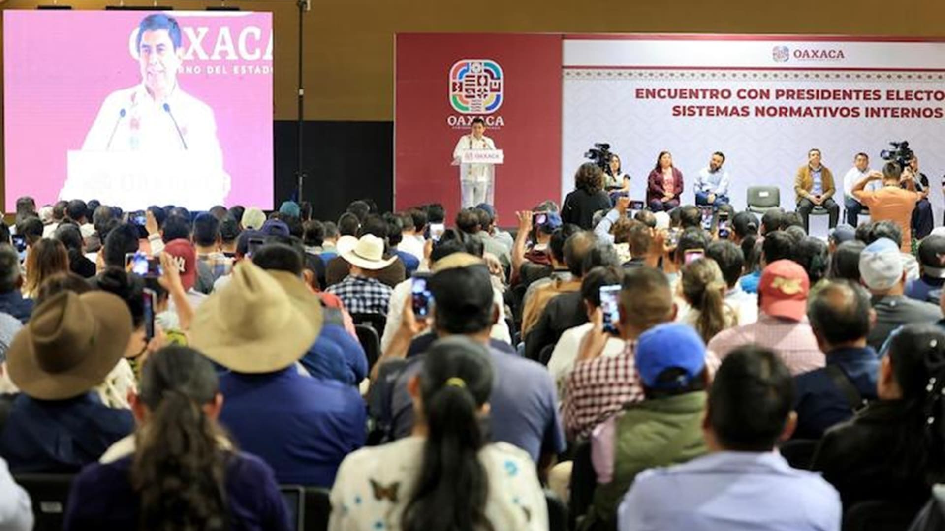 Salomón Jara se reúne con autoridades municipales electas por Sistemas Normativos Internos en Oaxaca Salomón Jara se reúne con autoridades municipales electas por Sistemas Normativos Internos en Oaxaca