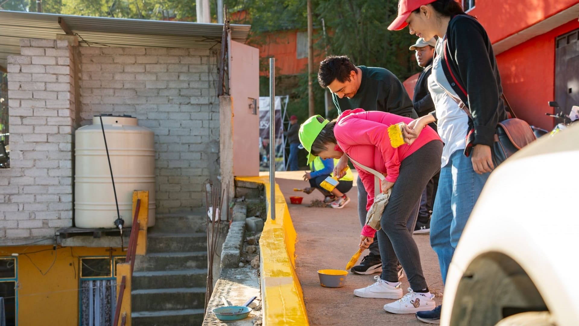 Vecinos de San Juan Chapultepec realizan Tequio Vecinal con escobas, palas y brochas