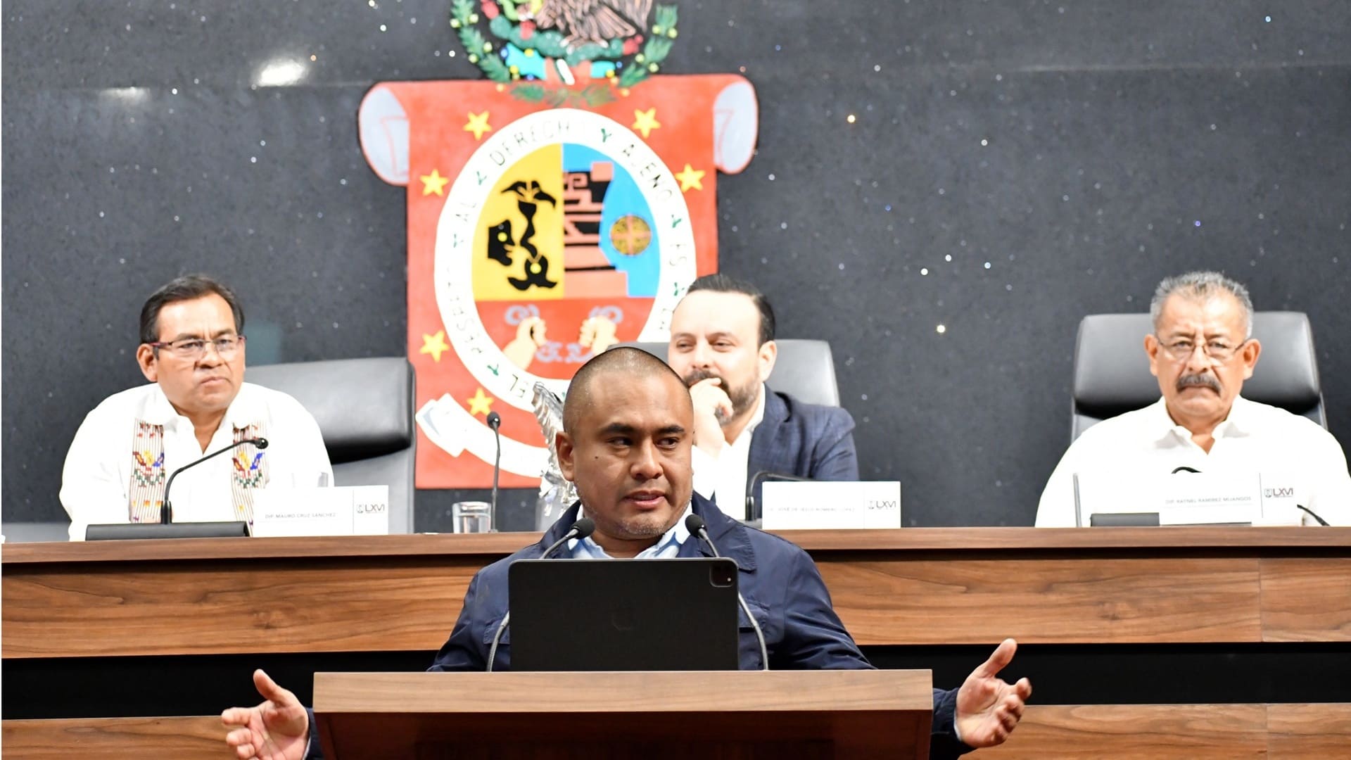 “Usted no dialoga, usted chantajea”: Dante Montaño confronta a Jesús Romero López