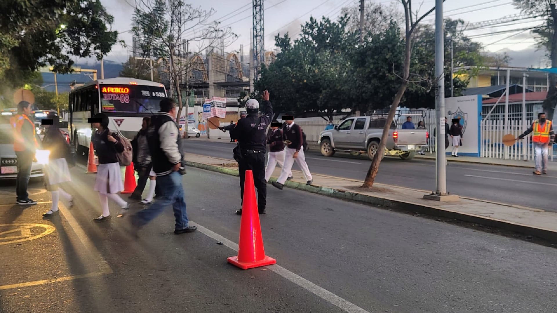 Caminito de la escuela: miles de niñas y niños vuelven a las aulas en Oaxaca