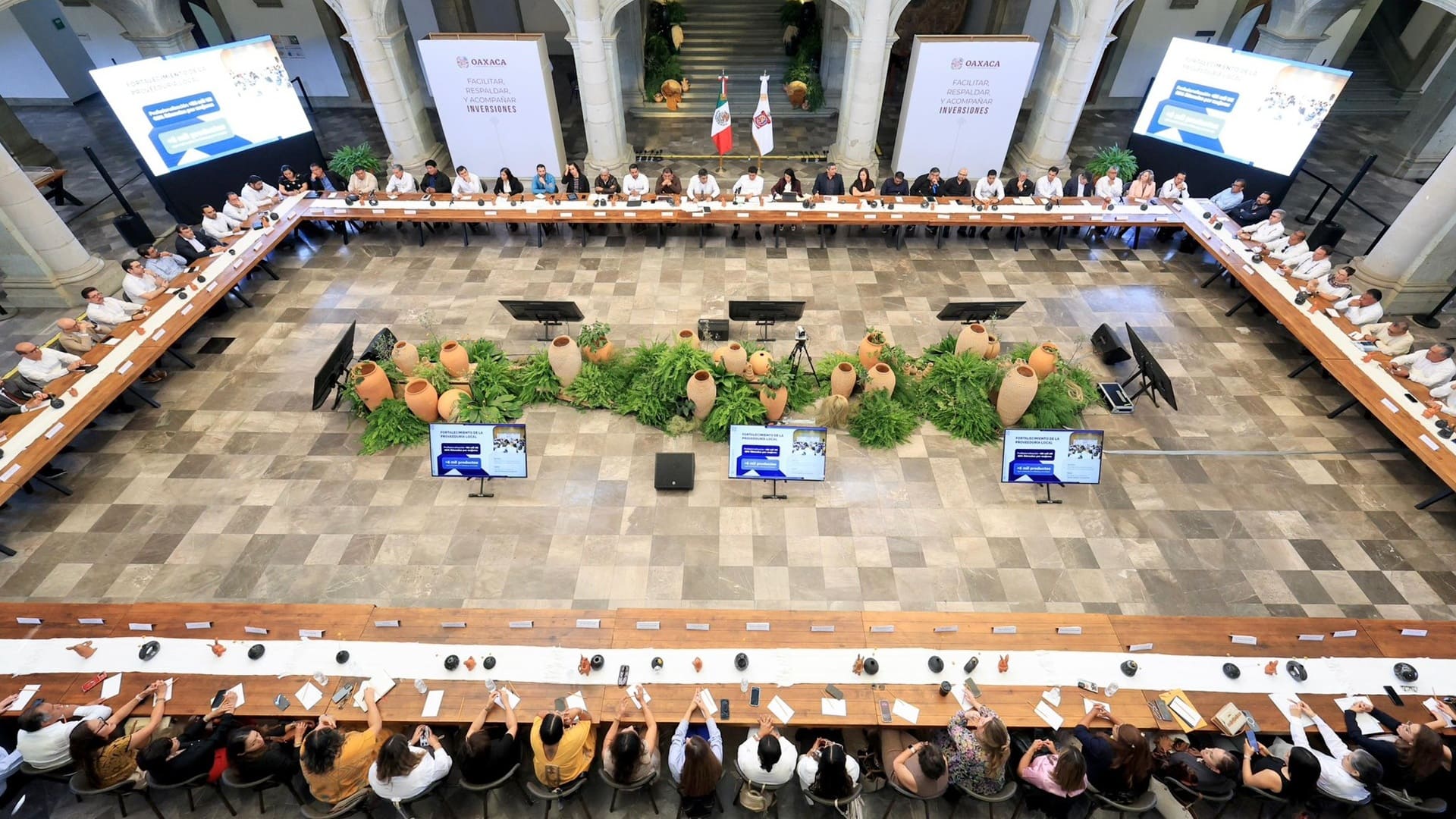 Salomón Jara refrenda compromisos con empresarios; Oaxaca supera 145 mil mdp en inversión y 113 mil empleos