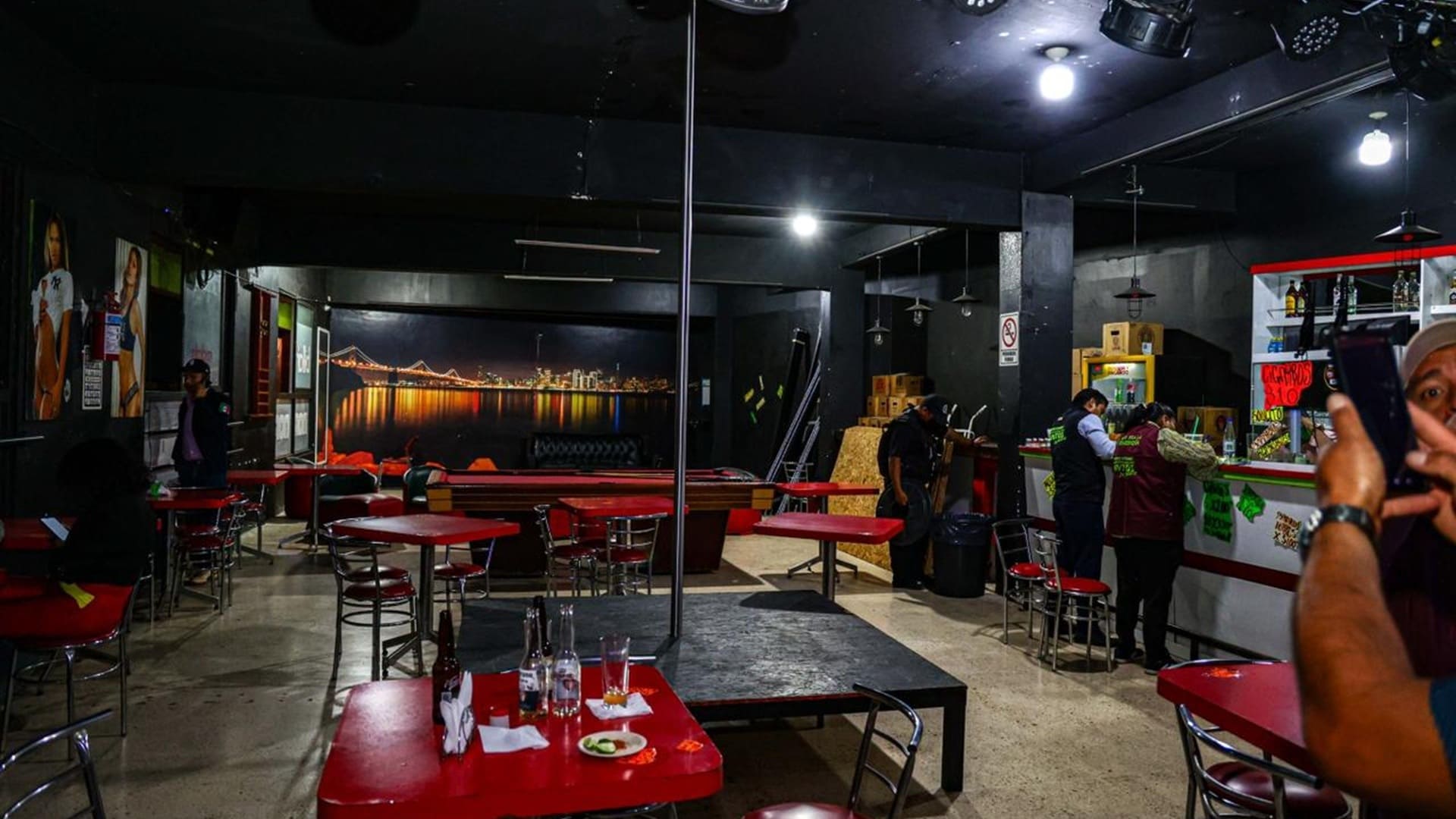 Clausuran bares irregulares en Valles Centrales; dos detenidos por corrupción de menores