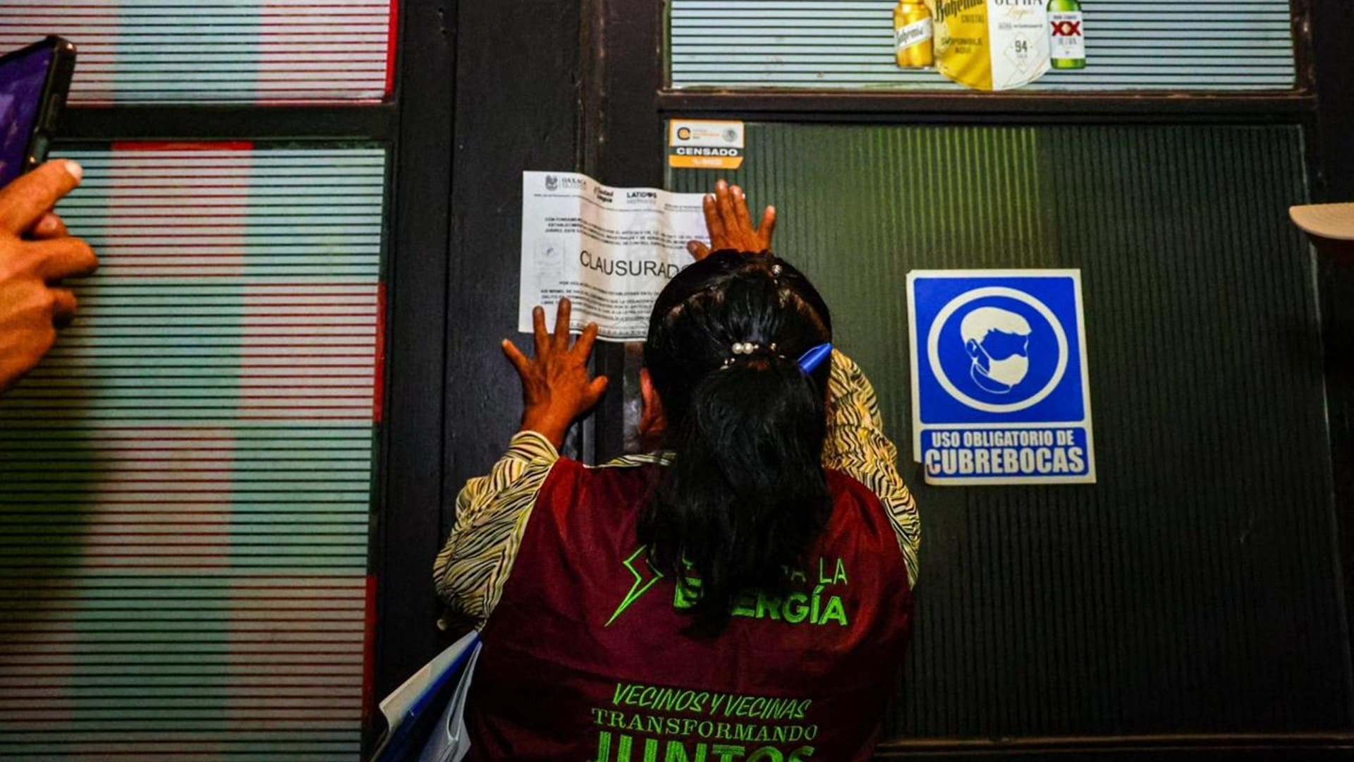 Clausuran bares irregulares en Valles Centrales; dos detenidos por corrupción de menores