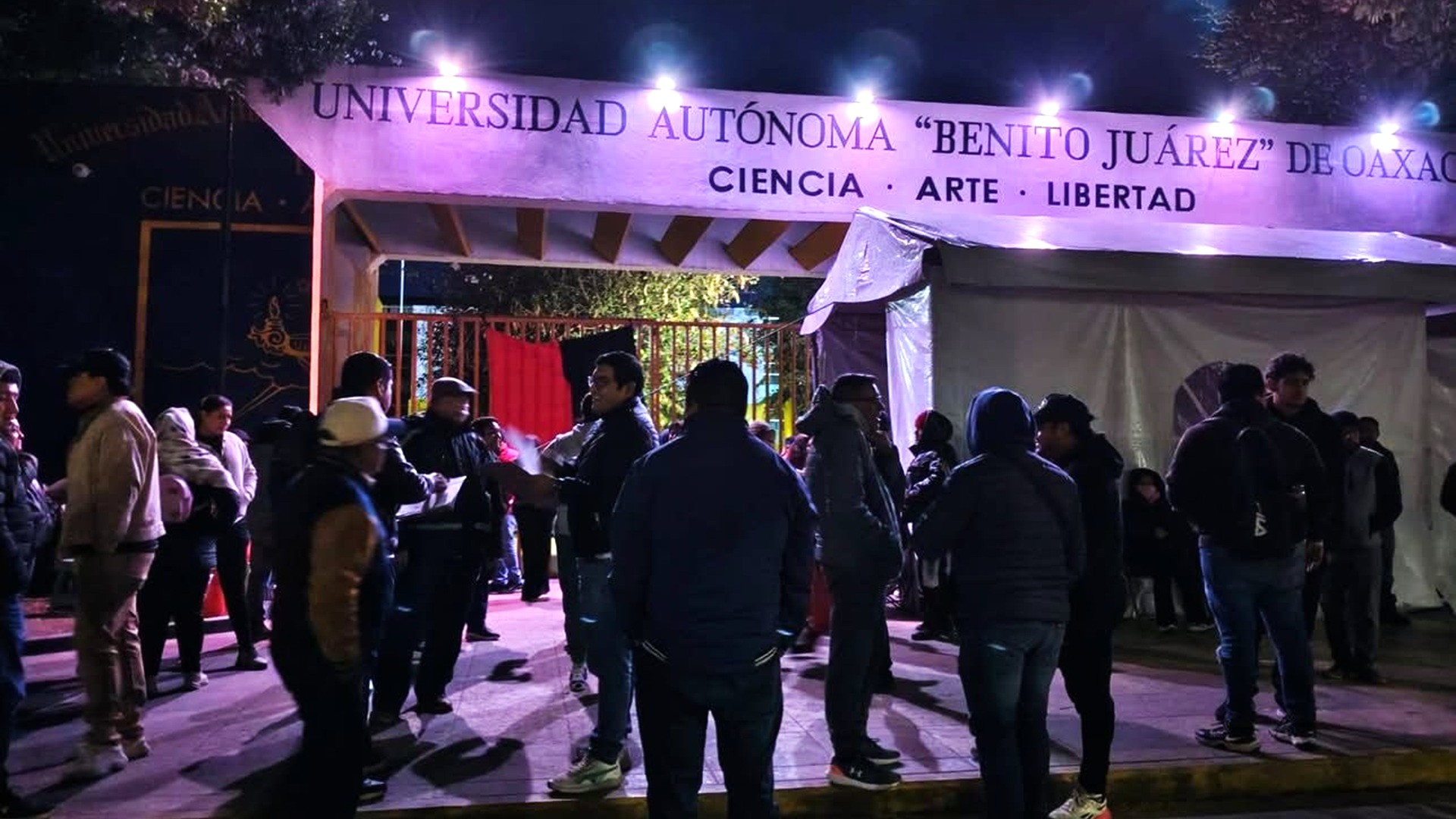 Steuabjo mantiene huelga en 30 planteles de la UABJO en Oaxaca