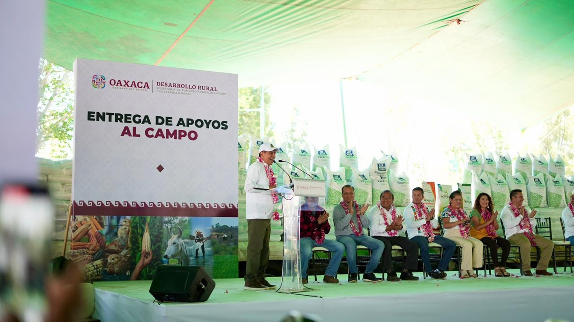 Oaxaca refuerza su campo: miles de productores reciben apoyo histórico