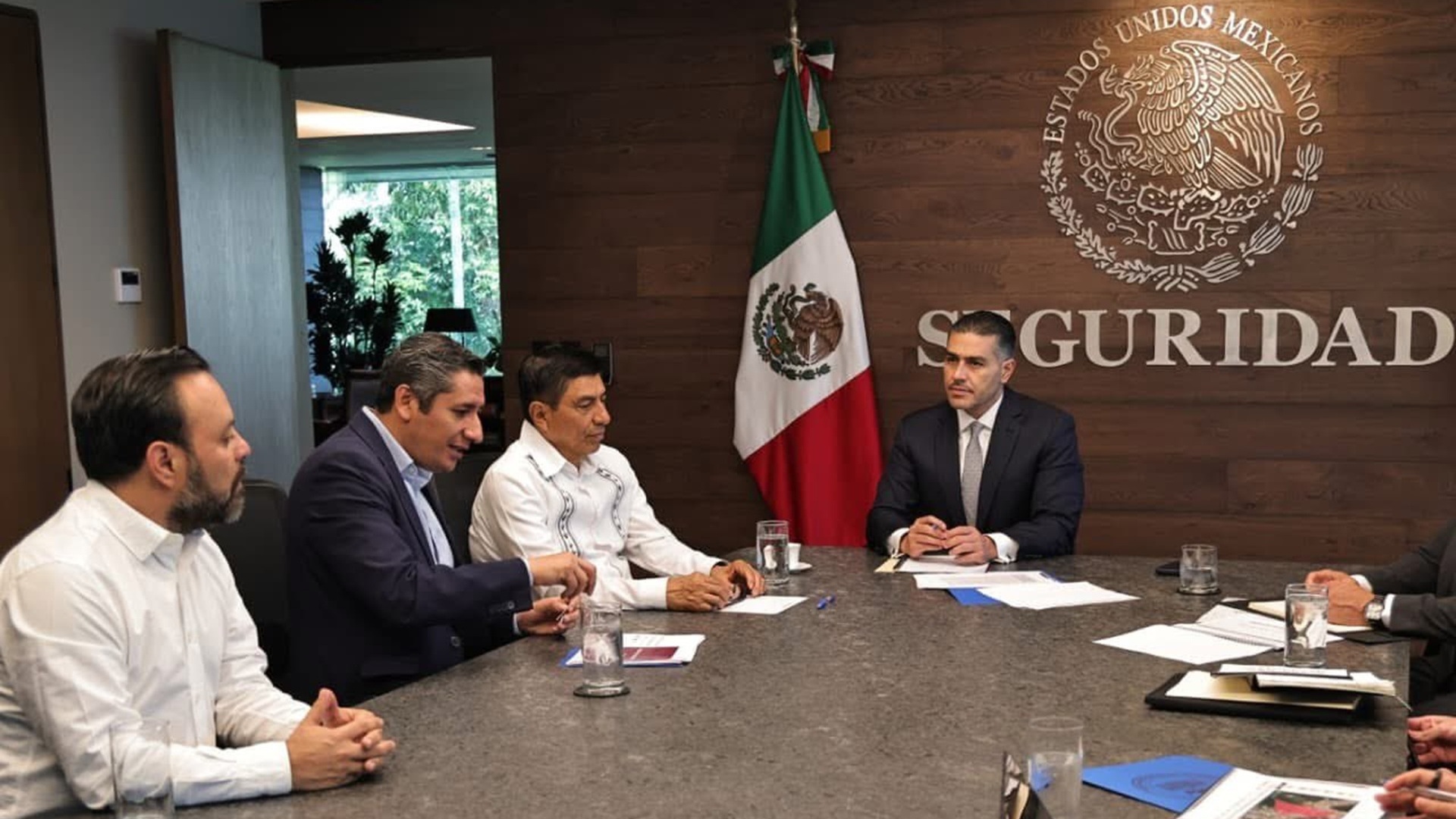 Oaxaca refuerza estrategia de seguridad: Salomón Jara Cruz se reúne con Omar García Harfuch ante delitos de alto impacto