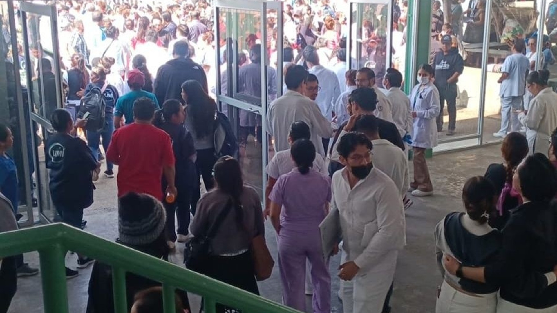 Sismo de magnitud 5.6 sacude Oaxaca; reportan saldo blanco tras activación de protocolos Sismo de magnitud 5.6 sacude Oaxaca; reportan saldo blanco tras activación de protocolos