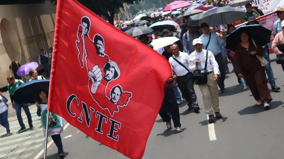 CNTE en Oaxaca confirma fin del plantón tras consulta; “la decisión es de las bases”, afirman dirigentes CNTE en Oaxaca confirma fin del plantón tras consulta; “la decisión es de las bases”, afirman dirigentes