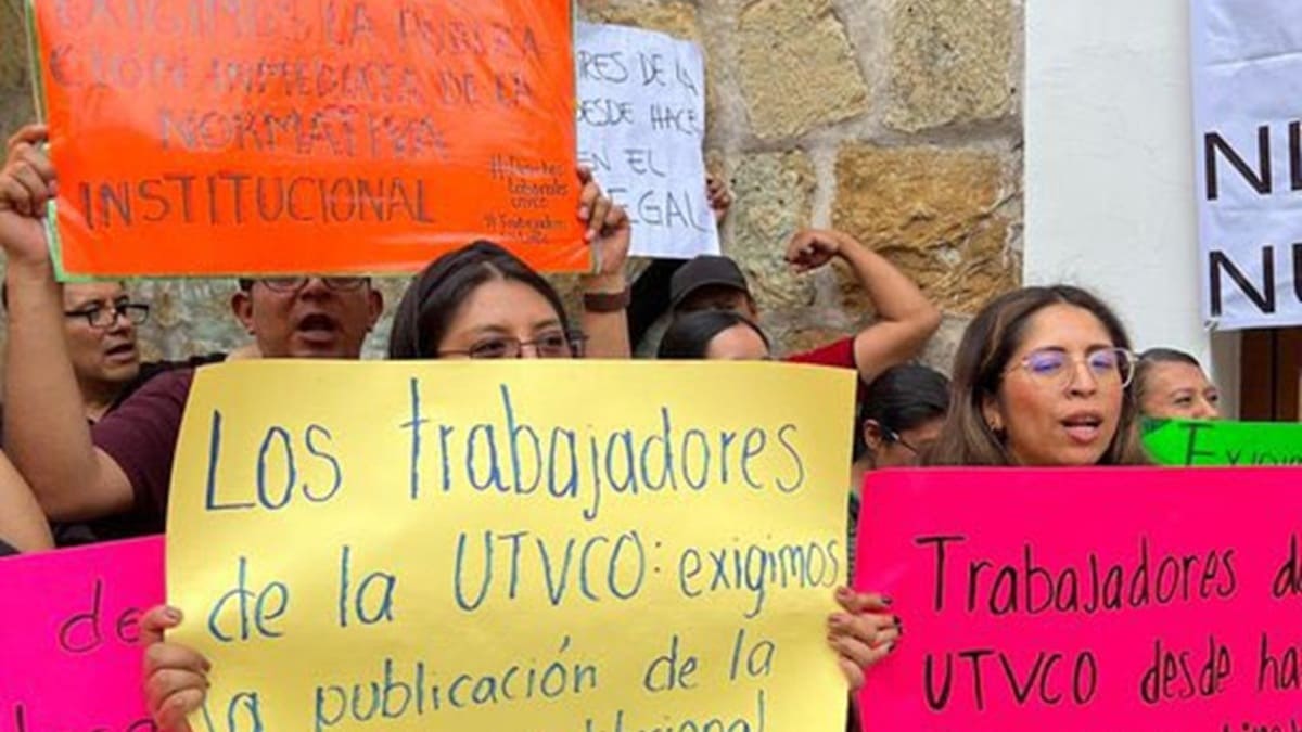 Trabajadores de la UTVCO protestan en Palacio de Gobierno y exigen solución a conflicto laboral