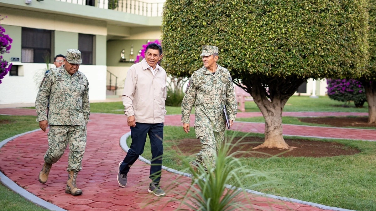 Salomón Jara defiende reordenamiento del transporte en Oaxaca y mantiene diálogo