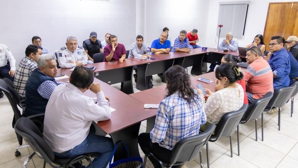 Semovi anuncia acuerdos con taxistas para reforzar el reordenamiento del Centro Histórico de Oaxaca
