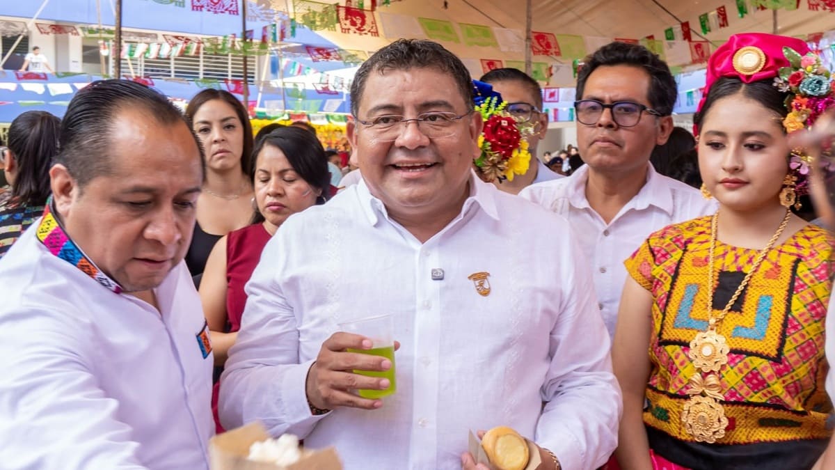 Farid Acevedo López, rector de la UABJO, en un acto público