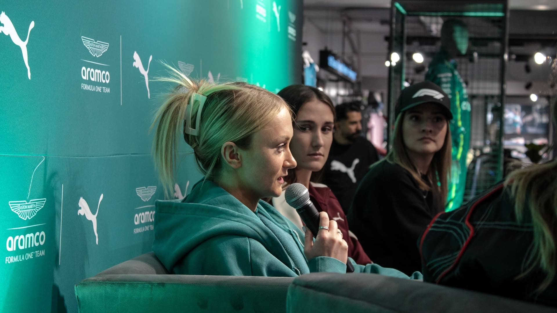 PUMA y Aston Martin presentan “She leads the way”