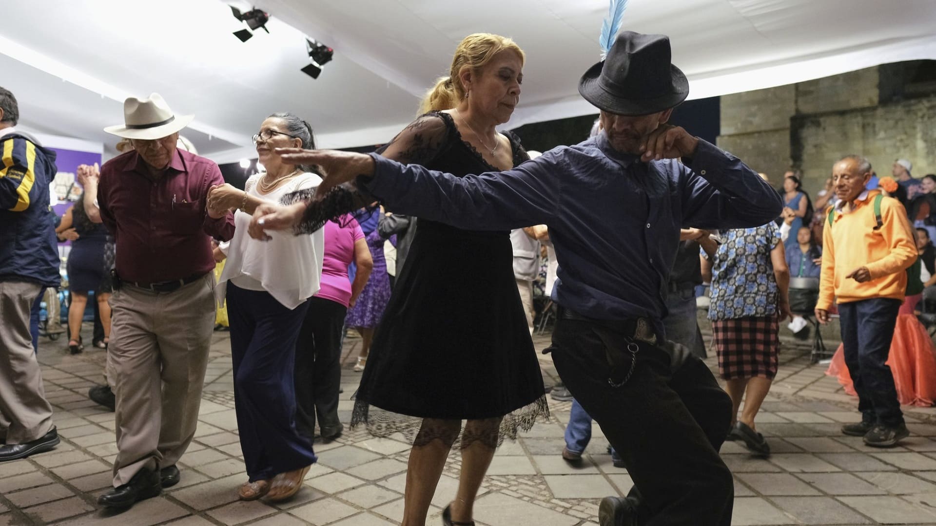 Con marimba y danzón, oaxaqueños viven una velada inolvidable en la capital
