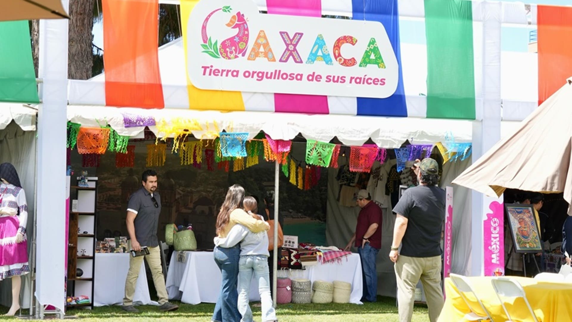 Se lucen artesanos de Oaxaca en el Tianguis Turístico 2025 de San Diego