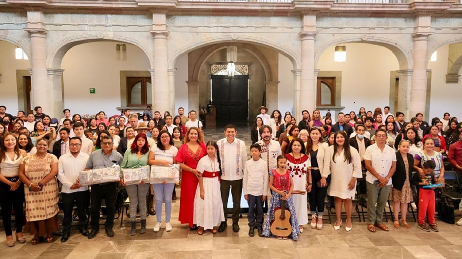 Surcos de Lectura dotará acervo bibliográfico de 215 títulos a los 570 municipios Surcos de Lectura dotará acervo bibliográfico de 215 títulos a los 570 municipios