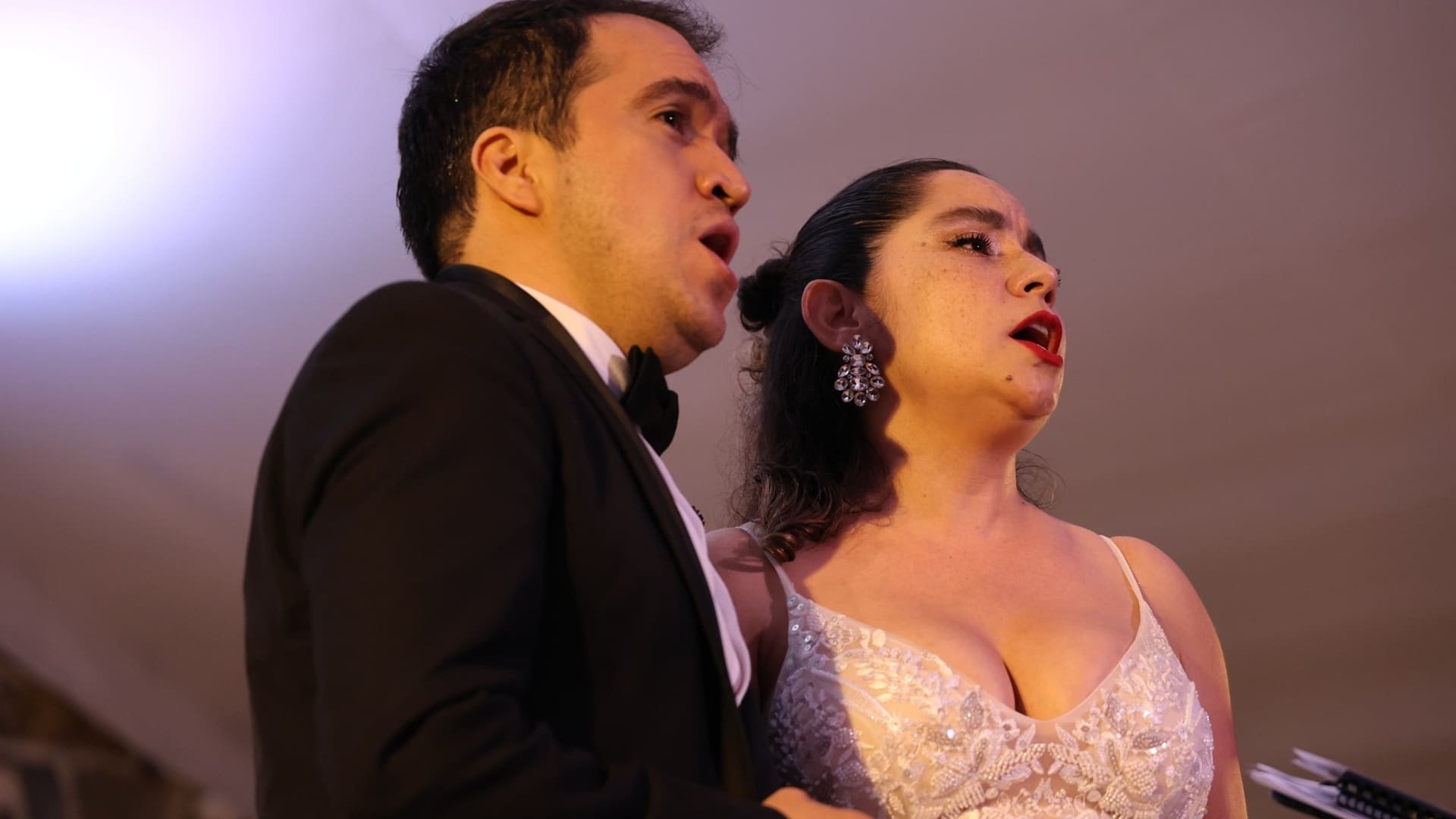 La Orquesta Sinfónica de Oaxaca rinde homenaje al centenario del natalicio de Rodolfo Morales con concierto magistral ante un emotivo público