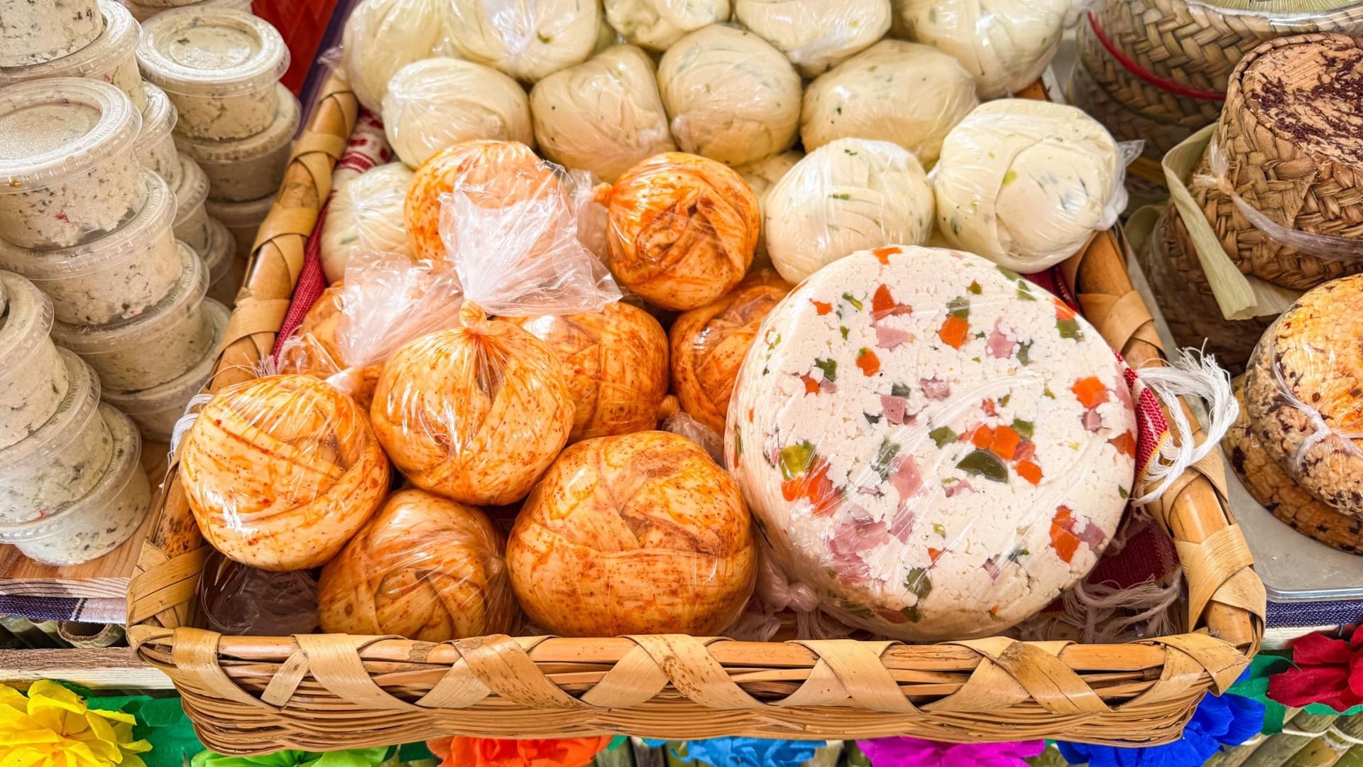 Distintivo al quesillo de Oaxaca, creación de Leobarda Castellanos García Distintivo al quesillo de Oaxaca, creación de Leobarda Castellanos García