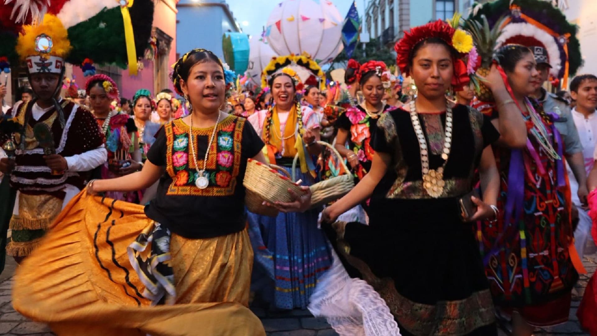 Fulgor, música y colorido en el arranque en el primer Convite de la Guelaguetza 2025 Fulgor, música y colorido en el arranque en el primer Convite de la Guelaguetza 2025